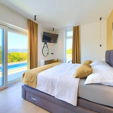 Aurum Comfortable Pinezići
